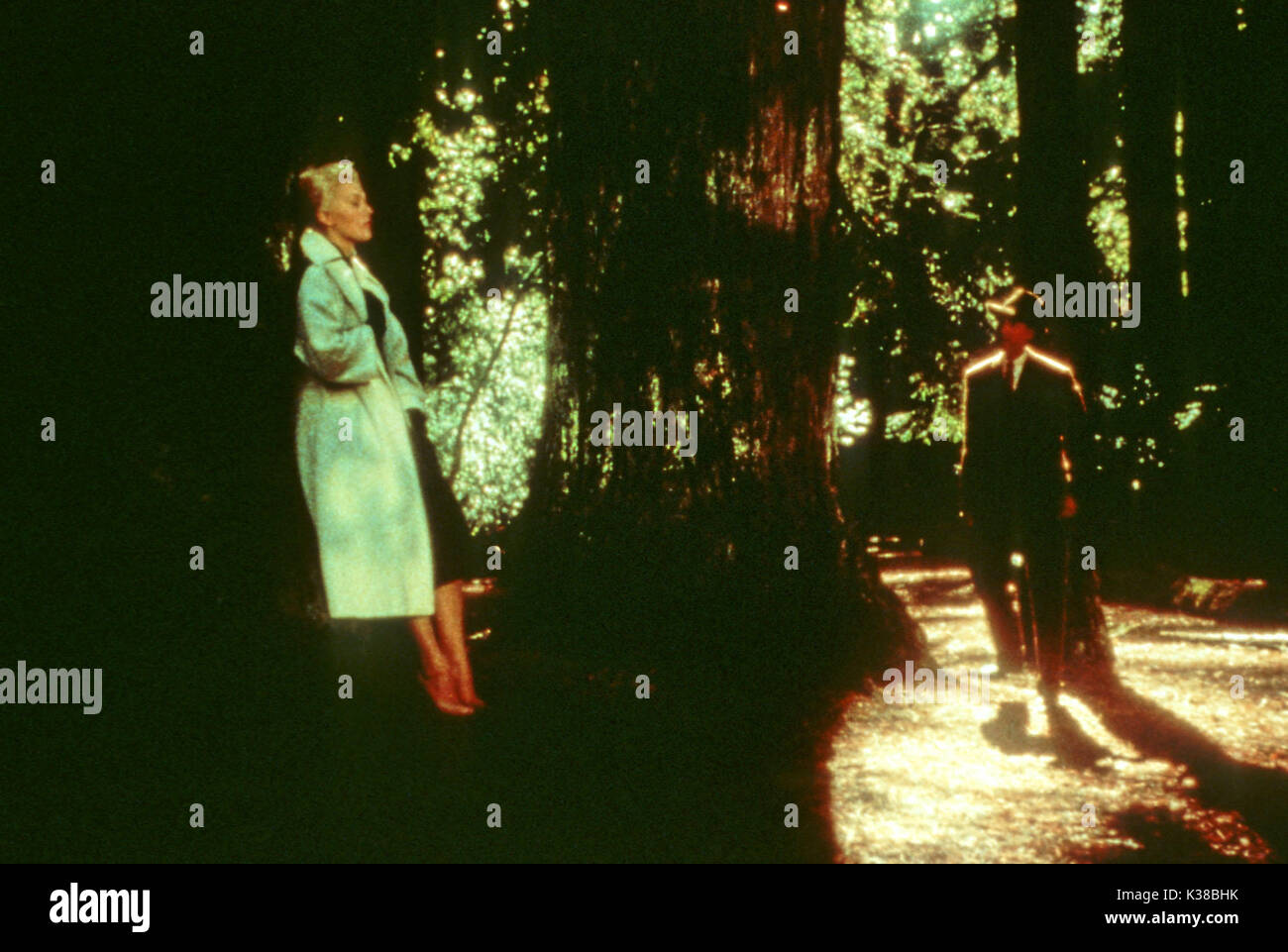 Photo De Tournage F.022767 : Kim Novak Et James Stewart Dans VERTIGO (1958)