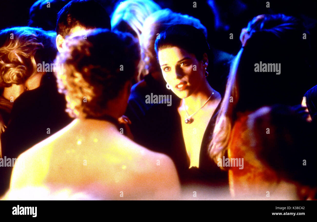 54 1998 neve campbell hi-res stock photography and images - Alamy