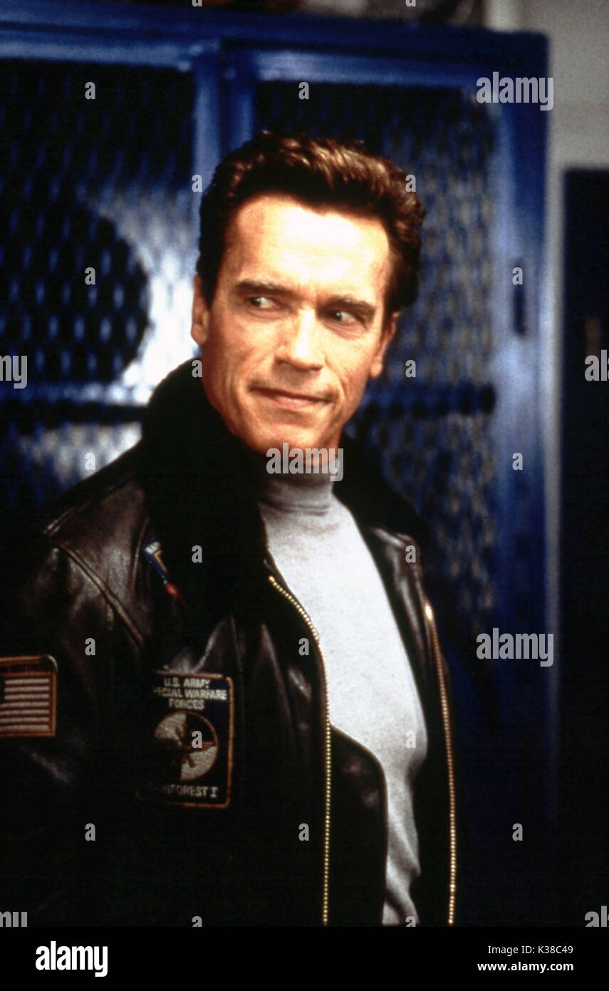 THE 6TH DAY ARNOLD SCHWARZENEGGER THE 6TH DAY     Date: 2000 Stock Photo