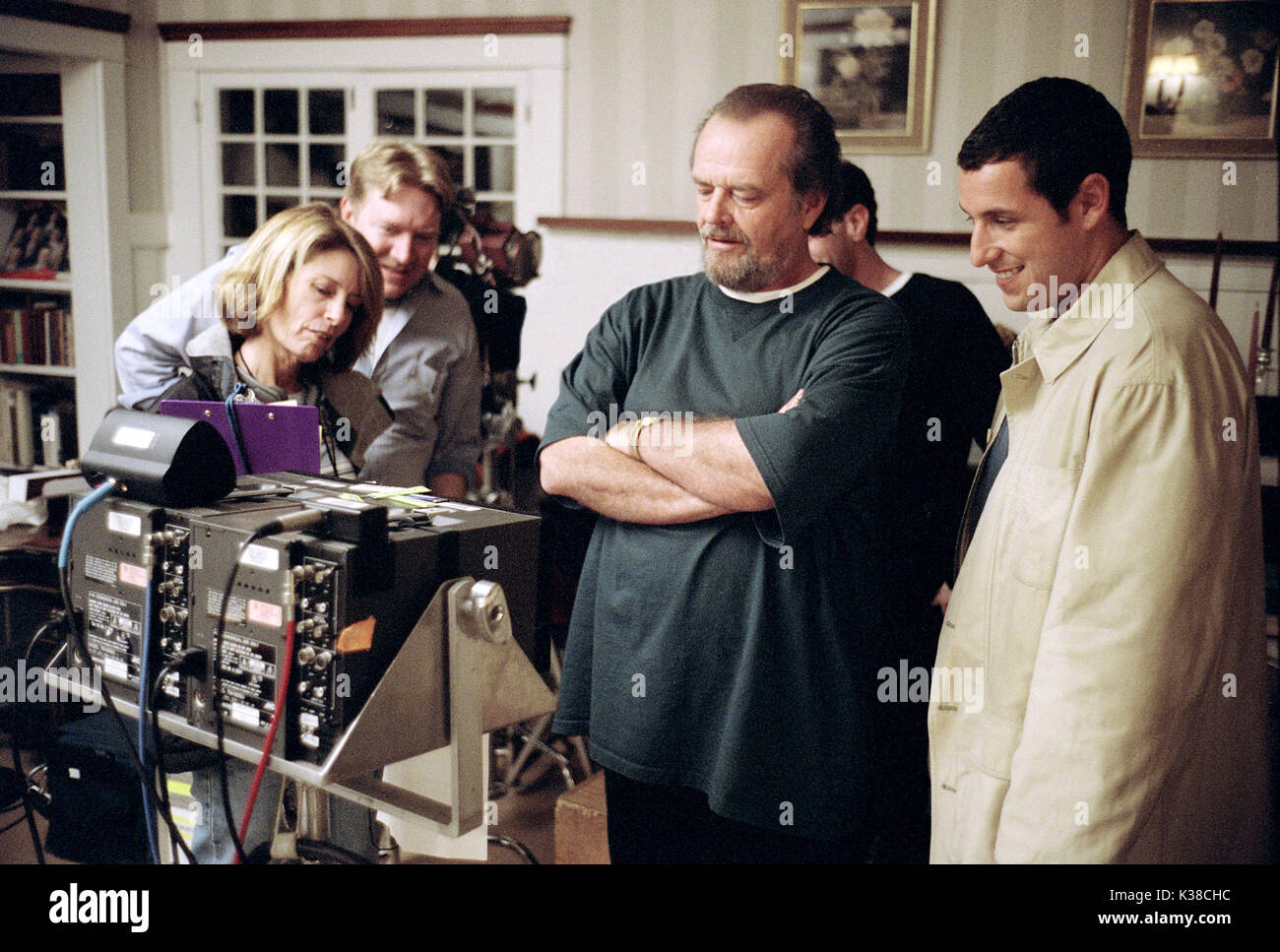 ANGER MANAGEMENT JACK NICHOLSON WATCHING PLAYBACK A PARAMOUNT PICTURE/REVOLUTION STUDIOS PRODUCTION     Date: 2003 Stock Photo