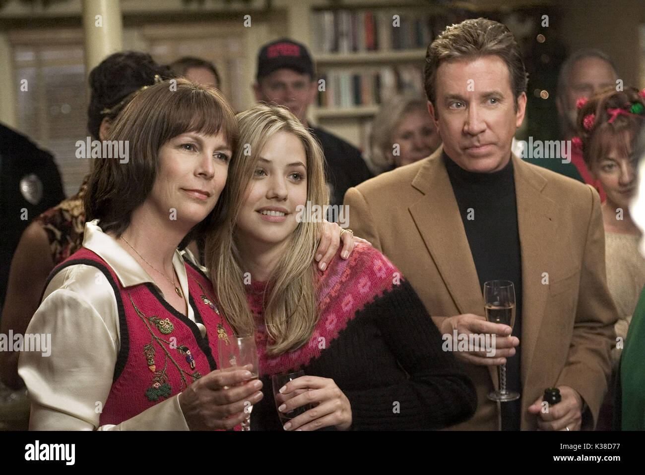 CHRISTMAS WITH THE KRANKS JAMIE LEE CURTIS, JULIE GONZALO, TIM ALLEN Date:  2004 Stock Photo - Alamy