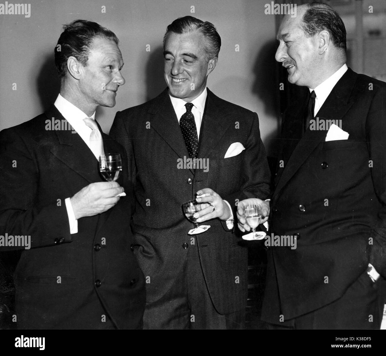 VITTORIO DE SICA with Dave Griffiths , and Ernest Roy Stock Photo