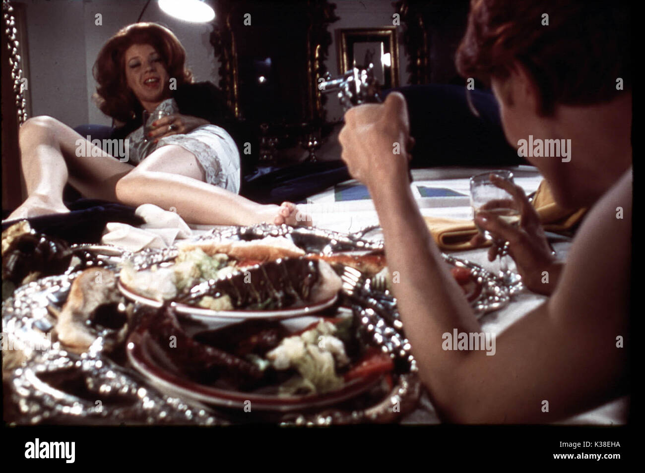 THE MAN WHO FELL TO EARTH CANDY CLARK AND DAVID BOWIE BRITISH LION FILM CORPORATION     Date: 1976 Stock Photo