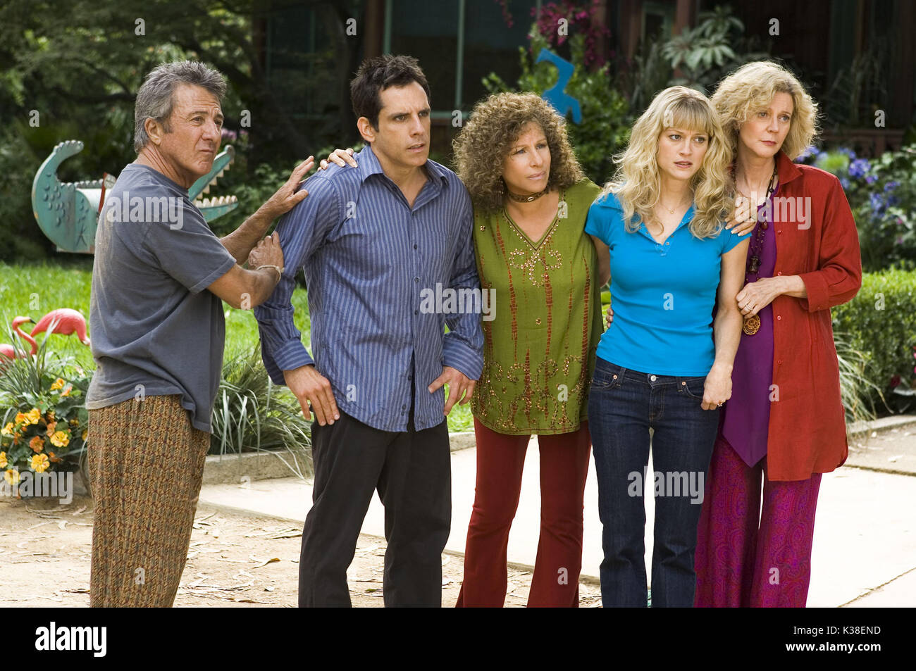 MEET THE FOCKERS DUSTIN HOFFMAN, BEN STILLER, BARBRA STREISAND, TERI POLO AND BLYTHE DANNER DIRECTOR: JAY ROACH RELEASE BY DREAMWORKS SKG     Date: 2004 Stock Photo