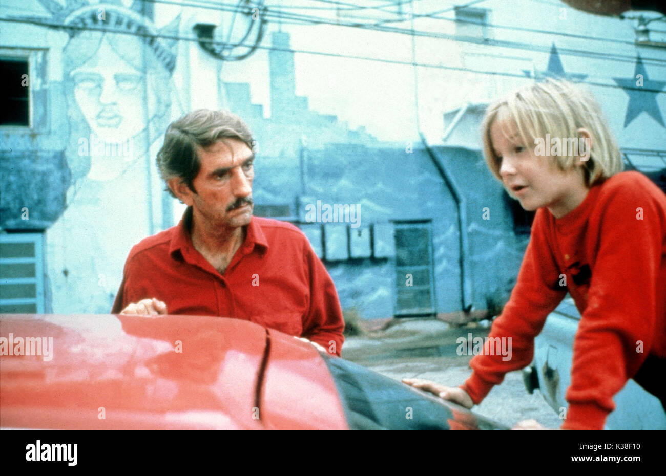 PARIS, TEXAS HARRY DEAN STANTON, HUNTER CARSON     Date: 1984 Stock Photo