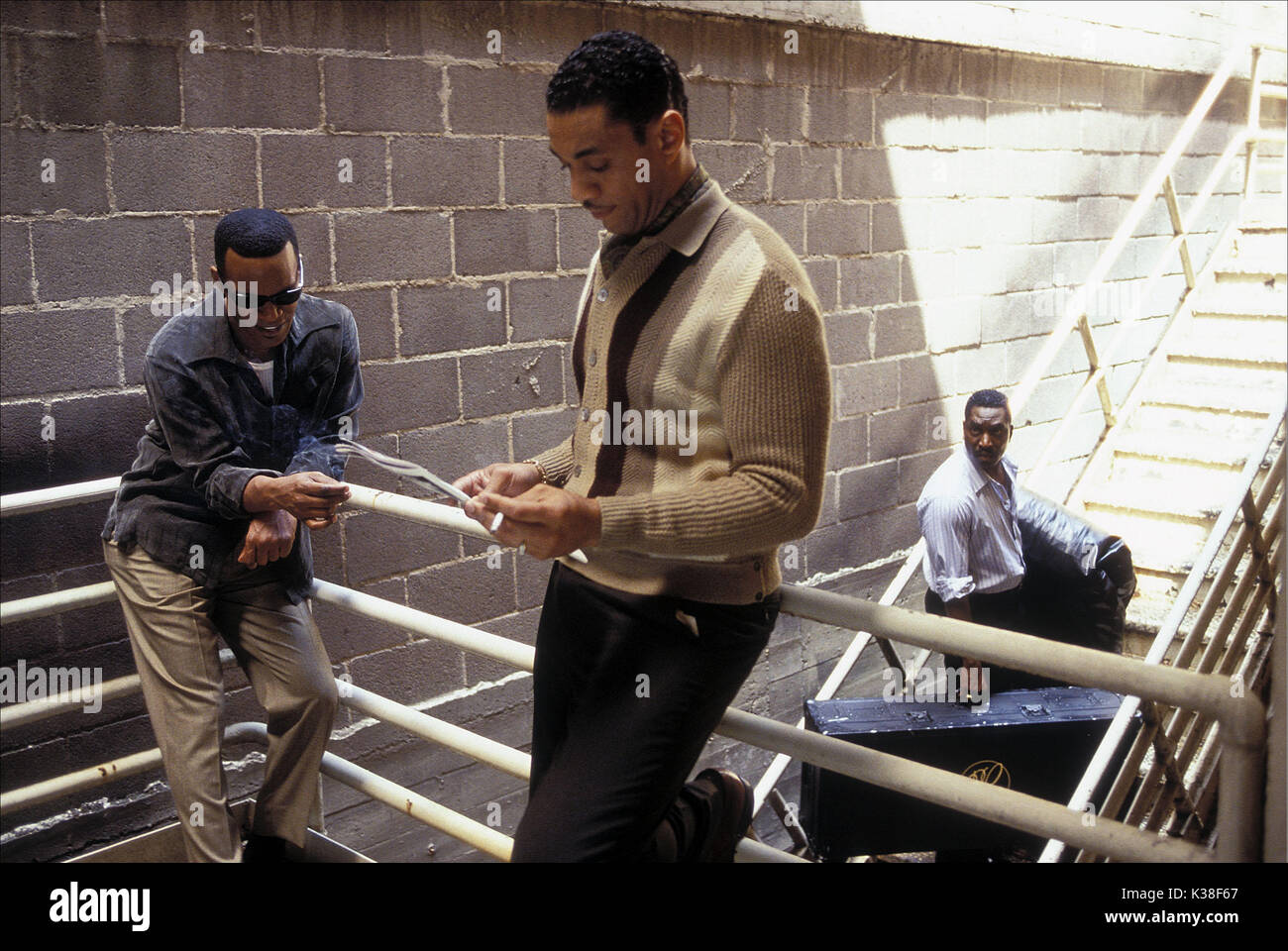 RAY JAMIE FOXX, CLIFTON POWELL AND HARRY LENNIX A UNIVERSAL RLEASE FROM THE RONALD GRANT ARCHIVE     Date: 2004 Stock Photo
