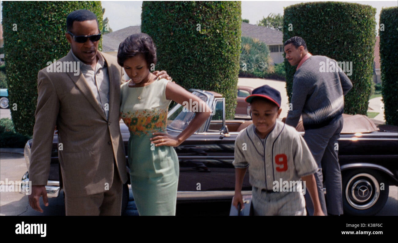 RAY [US 2004] JAMIE FOXX, KERRY WASHINGTON, ERIC O'NEAL JR, HARRY LENNIX A UNIVERSAL RLEASE FROM THE RONALD GRANT ARCHIVE     Date: 2004 Stock Photo