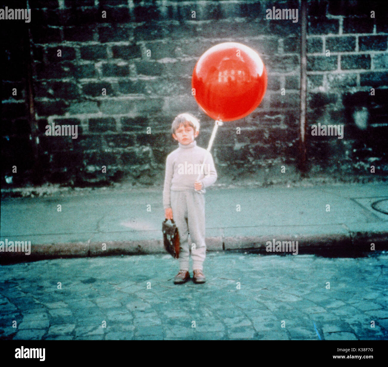 Le ballon rouge hi-res stock photography and images - Alamy