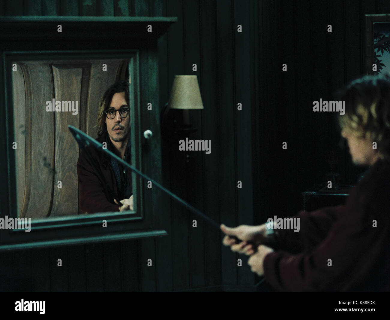 SECRET WINDOW JOHNNY DEPP DIRECTOR DAVID KOEPP SUBJECT MIRRORS WRITER