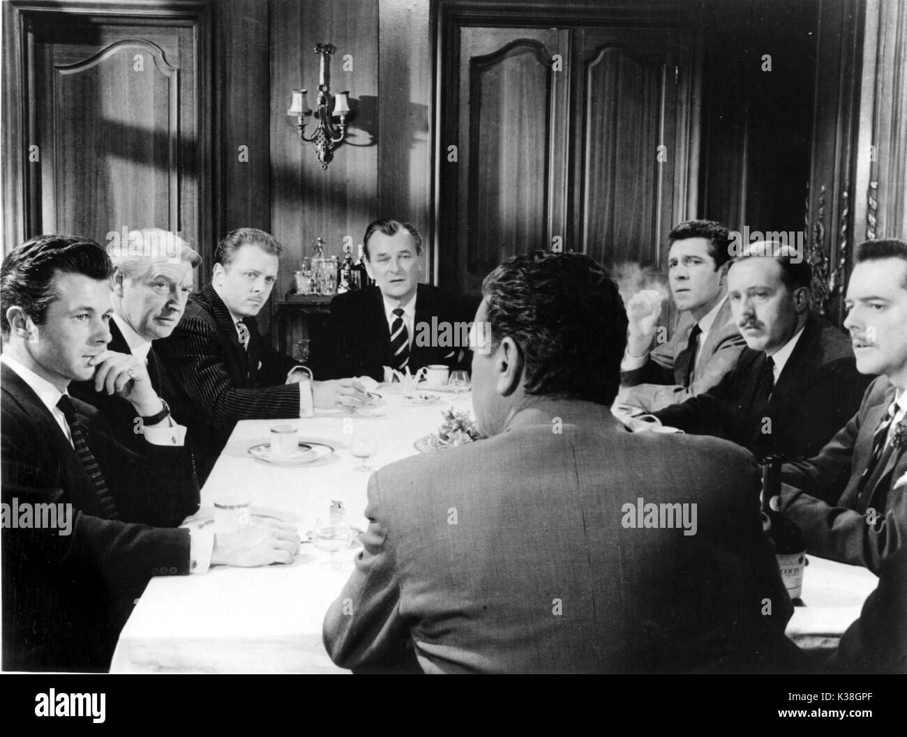 THE LEAGUE OF GENTLEMEN L-R: BRYAN FORBES, ROGER LIVESEY, RICHARD ATTENBOROUGH, NIGEL PATRICK, KIERON MOORE, NORMAN BIRD, TERENCE ALEXANDER and, with back to us, JACK HAWKINS Stock Photo