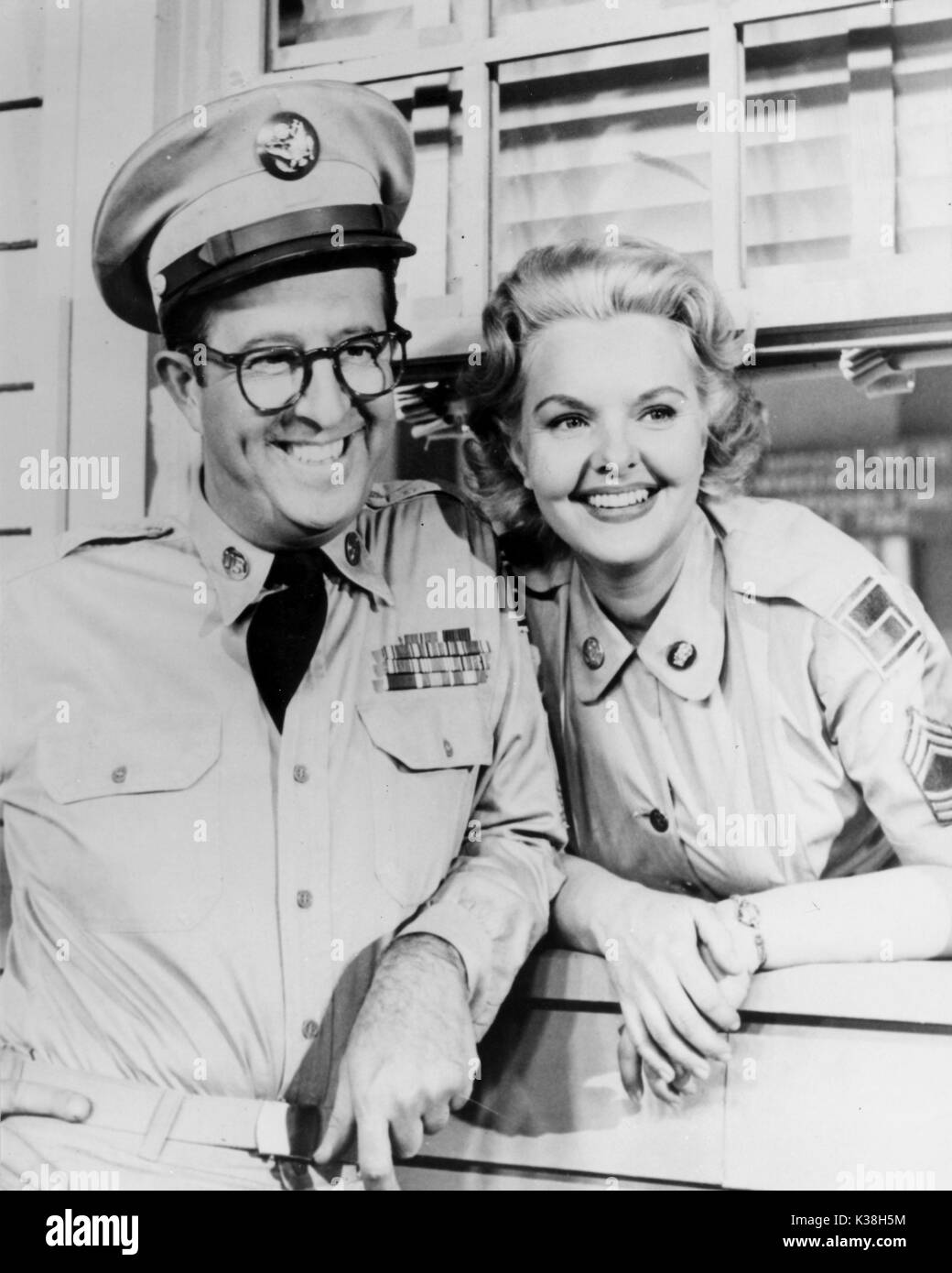 THE PHIL SILVERS SHOW aka SGT BILKO PHIL SILVERS AND ELISABETH FRASER Stock Photo