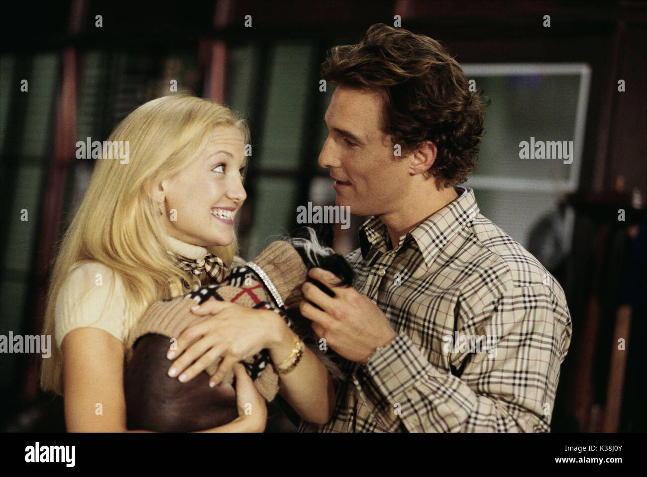 HOW TO LOSE A GUY IN 10 DAYS KATE HUDSON, MATTHEW MCCONAUGHEY     Date: 2003 Stock Photo