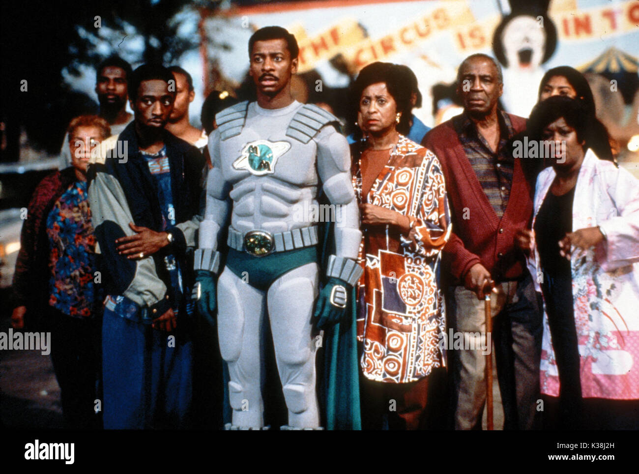THE METEOR MAN ROBERT TOWNSEND as Meteor Man, with left to right: EDDIE GRIFFIN, MARLA GIBBS, ROBERT GUILLAUME, MARILYN COLEMAN     Date: 1993 Stock Photo