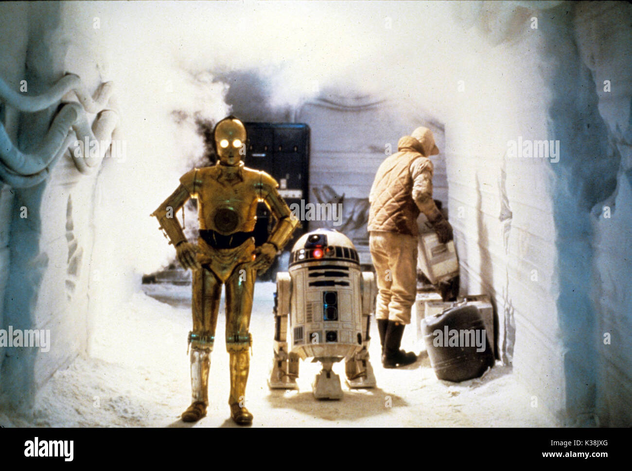 STAR WARS: EPISODE V - THE EMPIRE STRIKES BACK C-3PO performed by ANTHONY DANIELS, HARRISON FORD as Han Solo STAR WARS: EPISODE V - THE EMPIRE STRIKES BACK Stock Photo