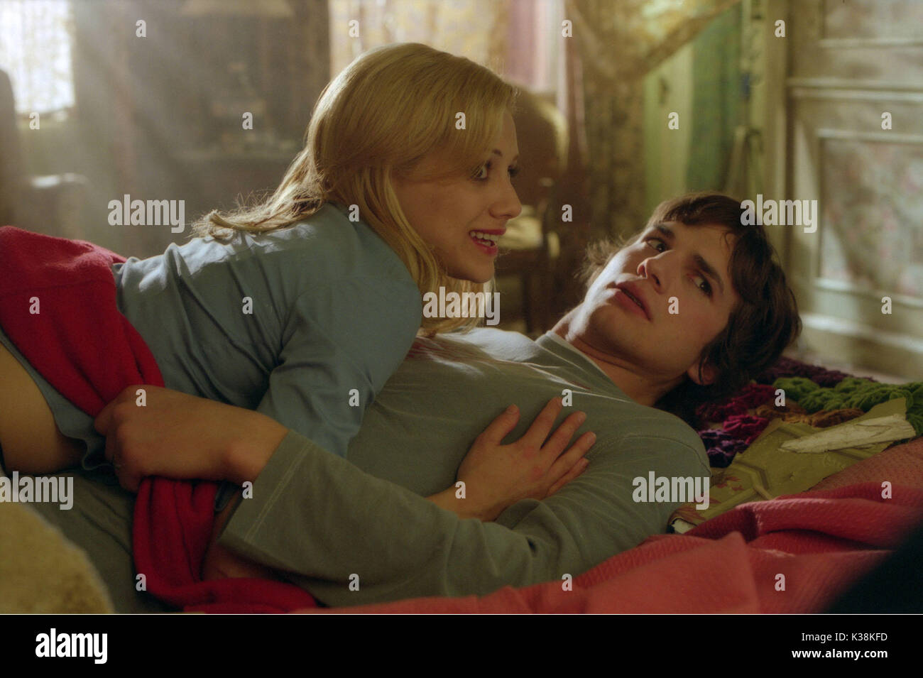 JUST MARRIED BRITTANY MURPHY AND ASHTON KUTCHER Date: 2003 Stock Photo