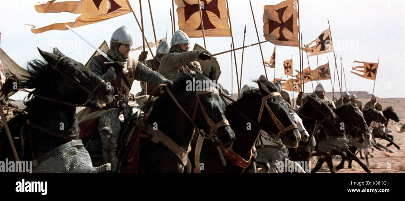 KINGDOM OF HEAVEN ORLANDO BLOOM, as Balian, left with sword, leads his knights into battle     Date: 2005 Stock Photo