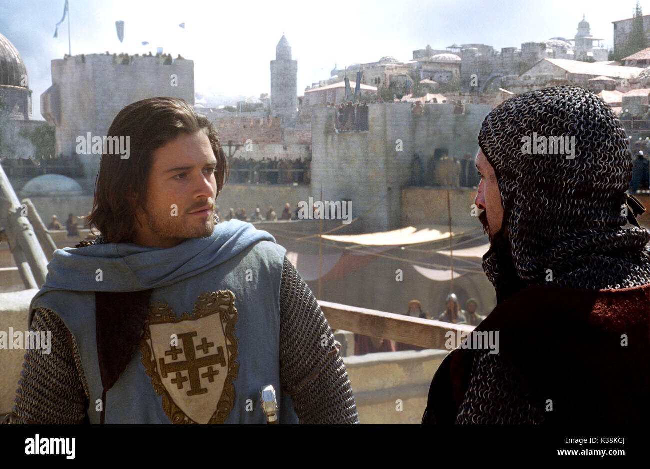 KINGDOM OF HEAVEN ORLANDO BLOOM, as Balian AND MARTIN HANCOCK,as a newly anointed Knight as they defend Jerusalem   Balian and a newly anointed Knight (Martin Hancock) prepare to defend Jerusalem against overwhelming forces.     Date: 2005 Stock Photo