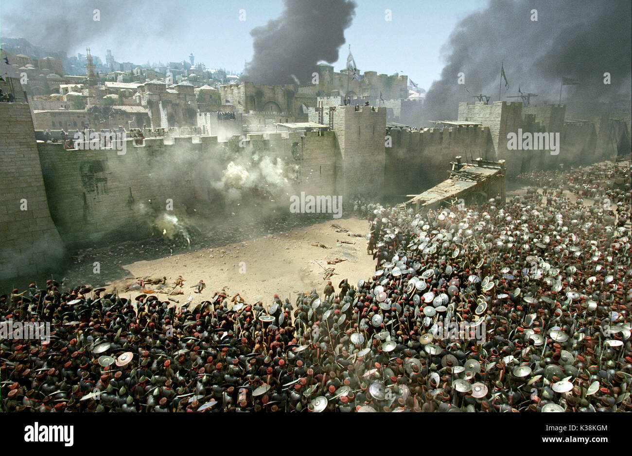 KINGDOM OF HEAVEN Thousands of Saracens lay siege to Jerusalem.     Date: 2005 Stock Photo