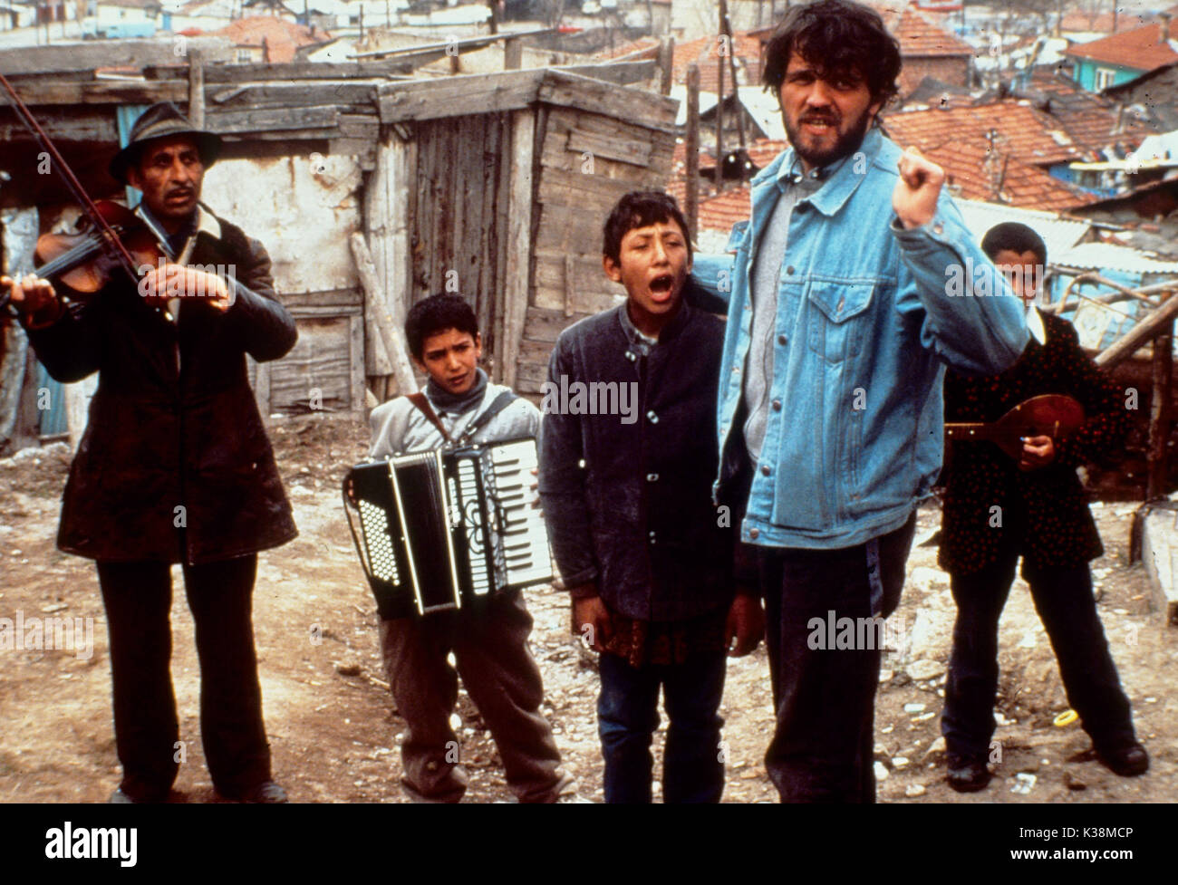EMIR KUSTURICA DIRECTING THE TIME OF THE GYPSIES      Date: 1988 Stock Photo