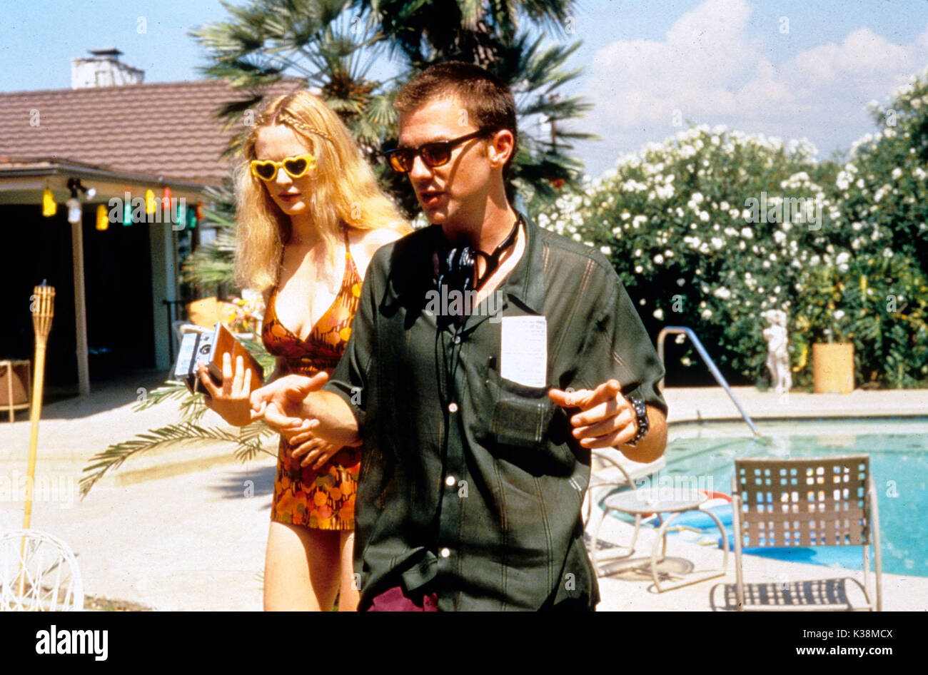 BOOGIE NIGHTS Director PAUL THOMAS ANDERSON with HEATHER GRAHAM Stock Photo