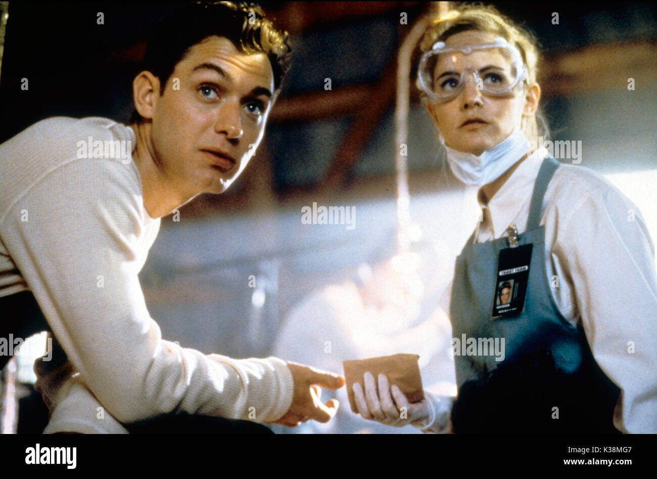 EXISTENZ JUDE LAW, JENNIFER JASON LEIGH Date 1999 Stock Photo Alamy