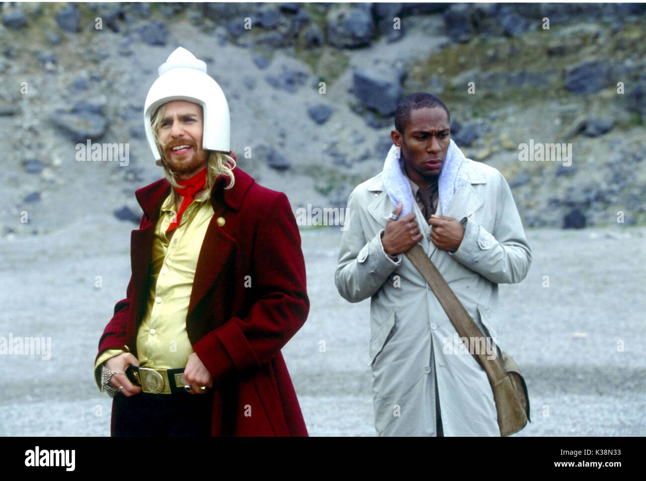 THE HITCHHIKER'S GUIDE TO THE GALAXY [US / BR 2005]  SAM ROCKWELL, as Zaphod Beeblebrox,  MOS DEF, as Ford Prefect     Date: 2005 Stock Photo