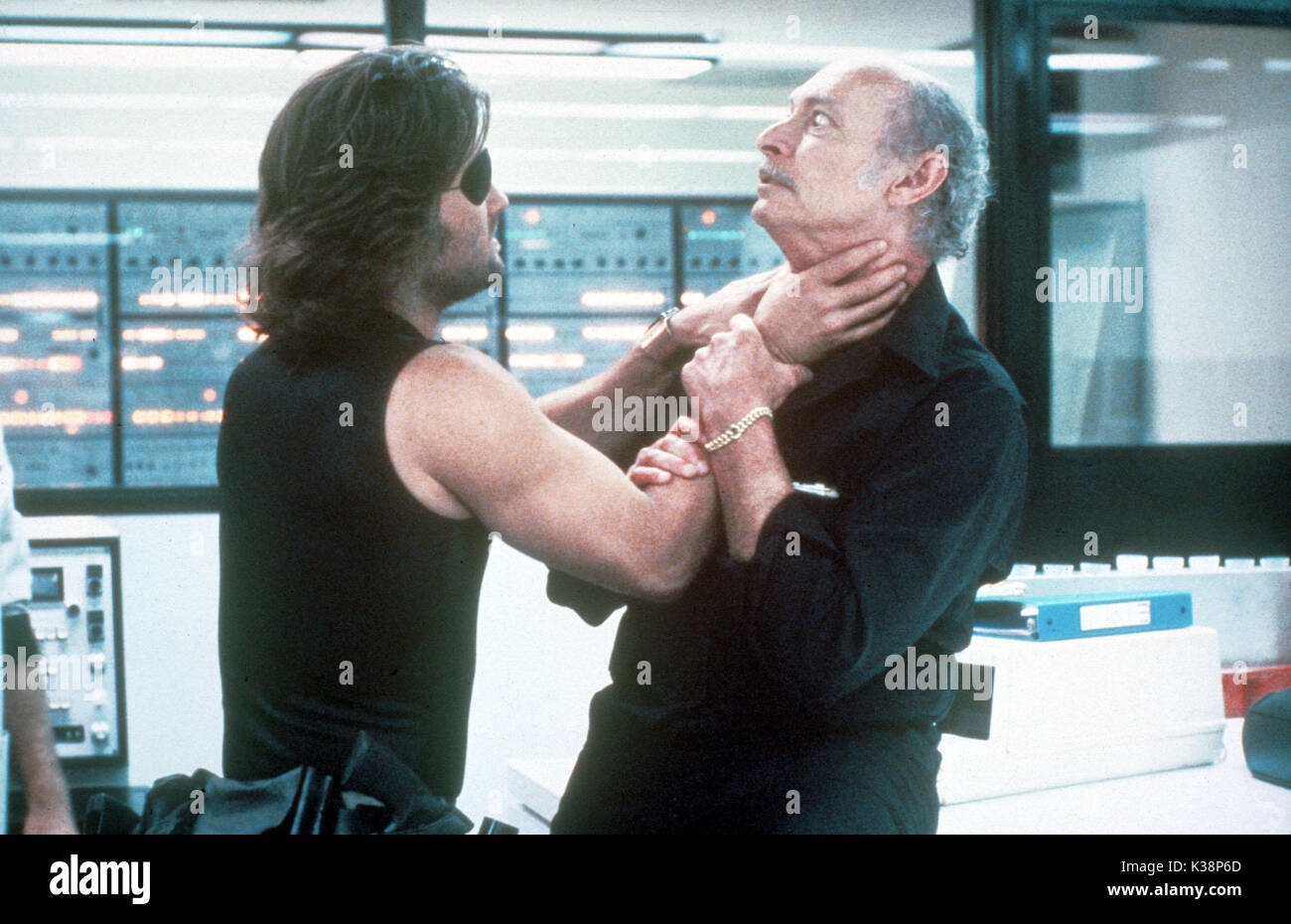 ESCAPE FROM NEW YORK KURT RUSSELL. LEE VAN CLEEF     Date: 1981 Stock Photo