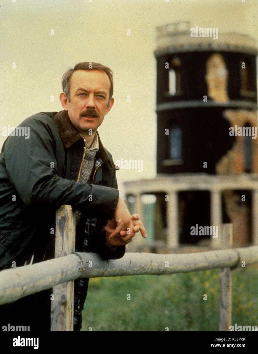 ADAM DALGLIESH MYSTERIES : THE BLACK TOWER ROY MARSDEN as Adam Dalgliesh     Date: 1985 Stock Photo