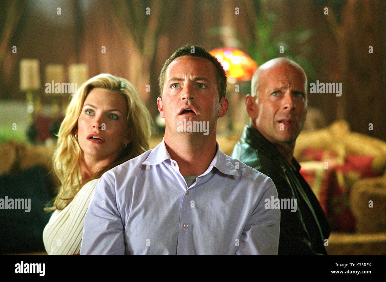 (L-r) NATASHA HENSTRIDGE, MATTHEW PERRY and BRUCE WILLIS in the comedy The Whole Ten Yards, distributed by Warner Bros. Pictures. PHOTOGRAPHS TO BE USED SOLELY FOR ADVERTISING, PROMOTION, PUBLICITY OR REVIEWS OF THIS SPECIFIC MOTION PICTURE AND TO REMAIN THE PROPERTY OF THE STUDIO. NOT FOR SALE OR REDISTRIBUTION. THE WHOLE TEN YARDS NATASHA HENSTRIDGE, MATTHEW PERRY, BRUCE WILLIS (L-r) NATASHA HENSTRIDGE, MATTHEW PERRY and BRUCE WILLIS in the comedy The Whole Ten Yards, distributed by Warner Bros. Pictures. PHOTOGRAPHS TO BE USED SOLELY FOR ADVERTISING, PROMOTION, PUBLI Stock Photo