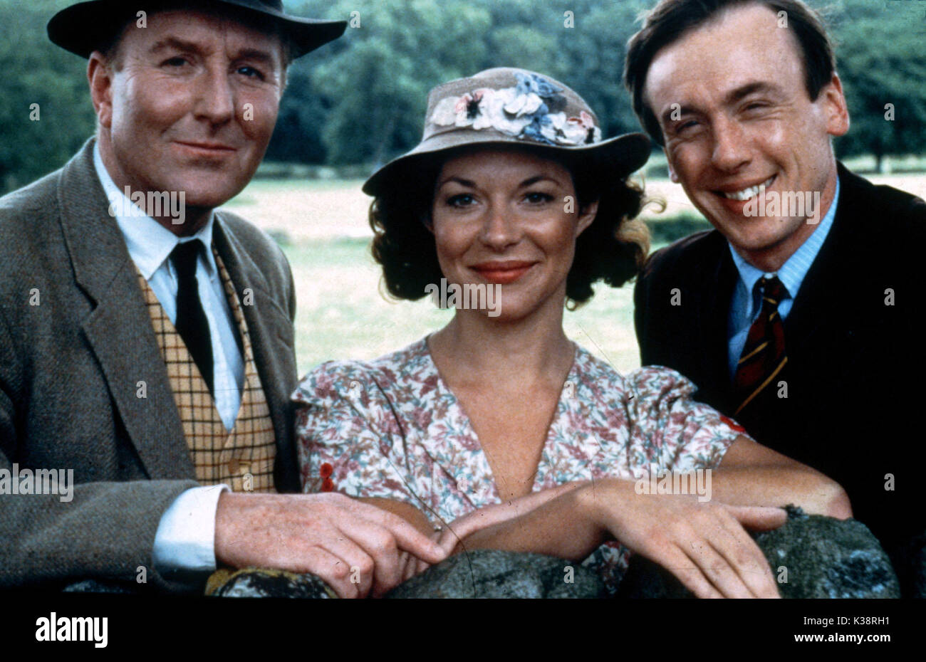 ALL CREATURES GREAT AND SMALL ROBERT HARDY, CAROL DRINKWATER, CHRISTOPHER TIMOTHY Stock Photo