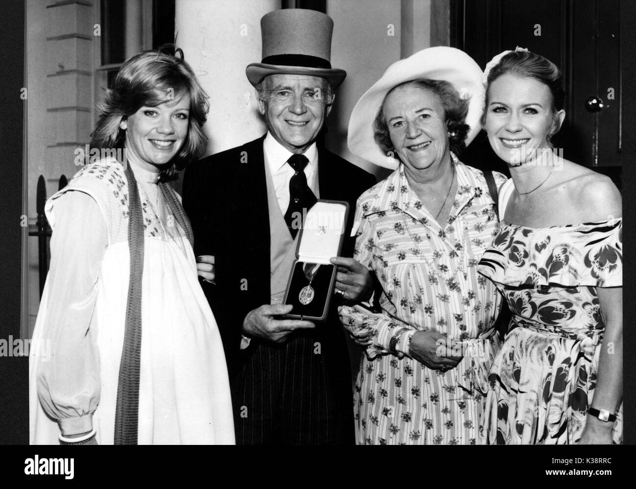 HAYLEY MILLS, SIR JOHN MILLS, MARY HAYLEY BELL, JULIET MILLS Stock Photo