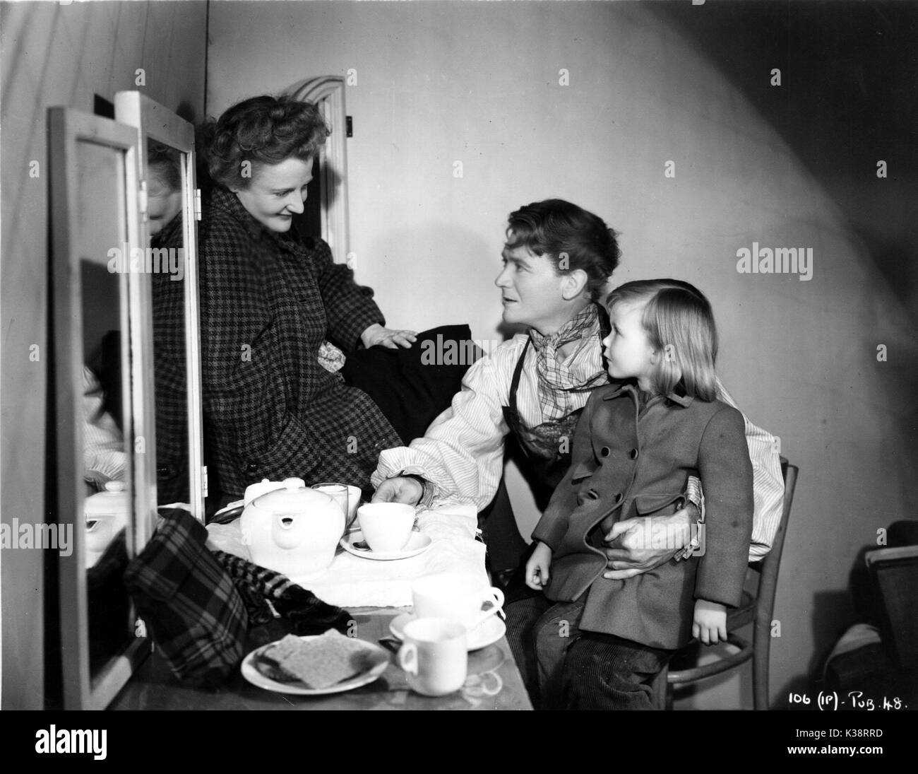MARY HAYLEY BELL, JOHN MILLS, JULIET MILLS  off set 'Great Expectations' Stock Photo