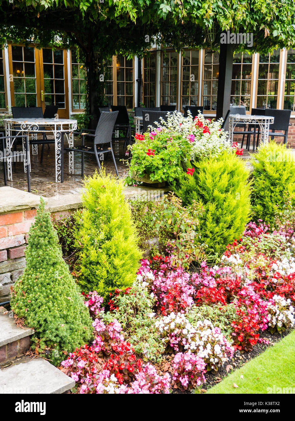 The French Horn Hotel Gardens, Sonning, Berkshire, England, UK, GB