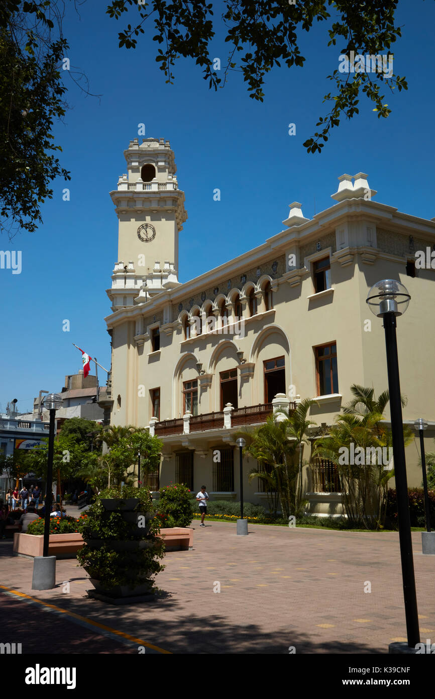 Municipal Palace, Parque Kennedy, Miraflores, Lima, Peru, South America Stock Photo