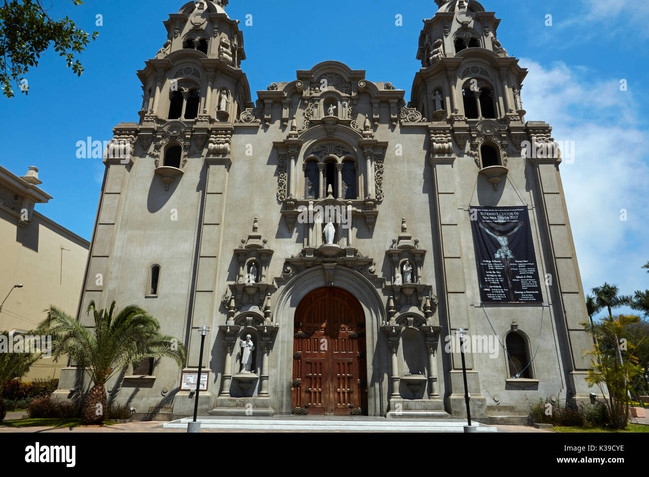 Iglesia de la Virgen Milagrosa (built 1939), Parque Kennedy, Miraflores, Lima, Peru, South America Stock Photo