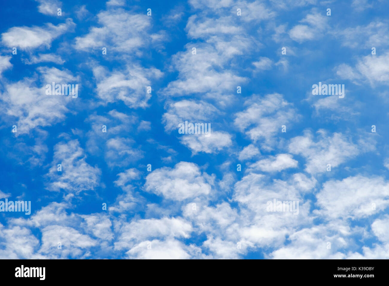 Beautiful sky with curly clouds. Sky pattern Stock Photo - Alamy