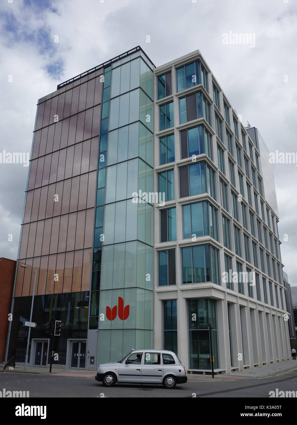 University of Bedfordshire Library in Luton, Bedfordshire, UK Stock Photo -  Alamy