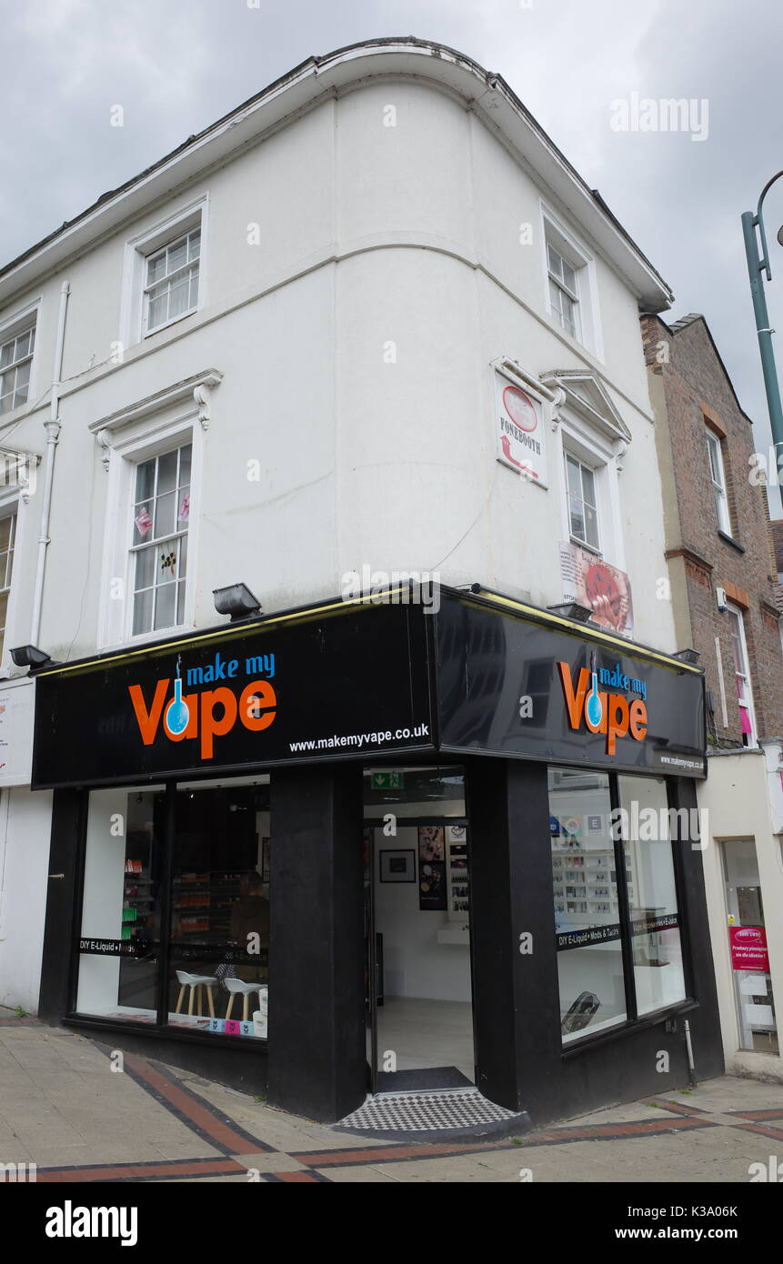 Vape shop uk hi-res stock photography and images - Page 2 - Alamy
