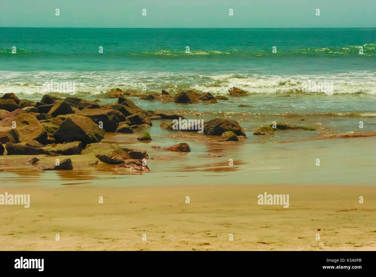 Beach and sea rocks hi-res stock photography and images - Alamy