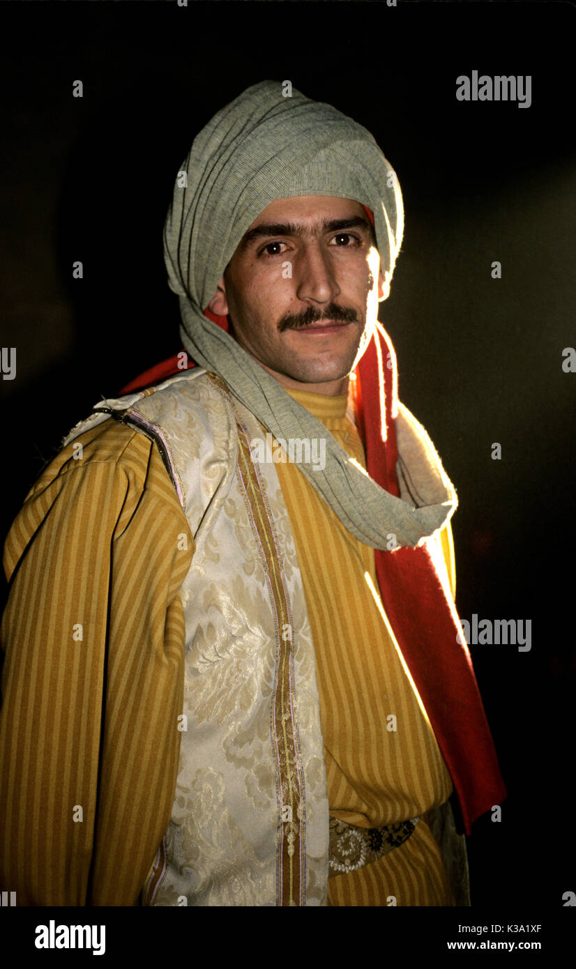 Portrait of Jordanian man in traditional dress Stock Photo Alamy