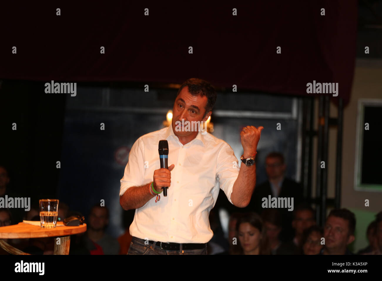 Munich, Germany. 01st Sep, 2017. Cem Özdemir talking to the crowd. Credit: Alexander Pohl/Pacific Press/Alamy Live News Stock Photo