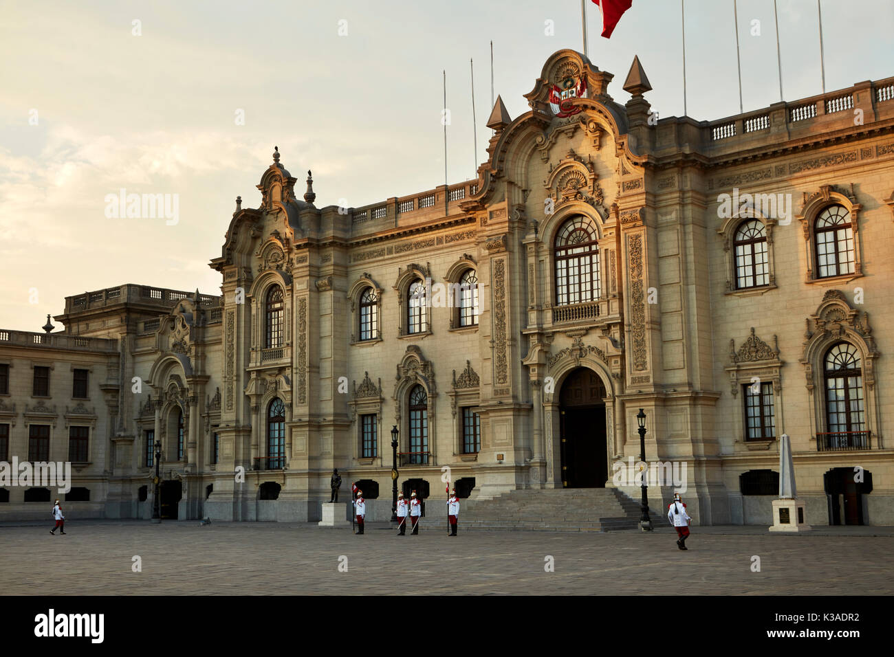 Government Palace (1535), and Palace Guards, Plaza Mayor, Historic centre of Lima (World Heritage Site), Peru, South America Stock Photo