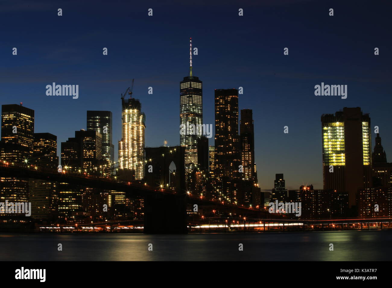 new york manhattan skyline at night Stock Photo - Alamy