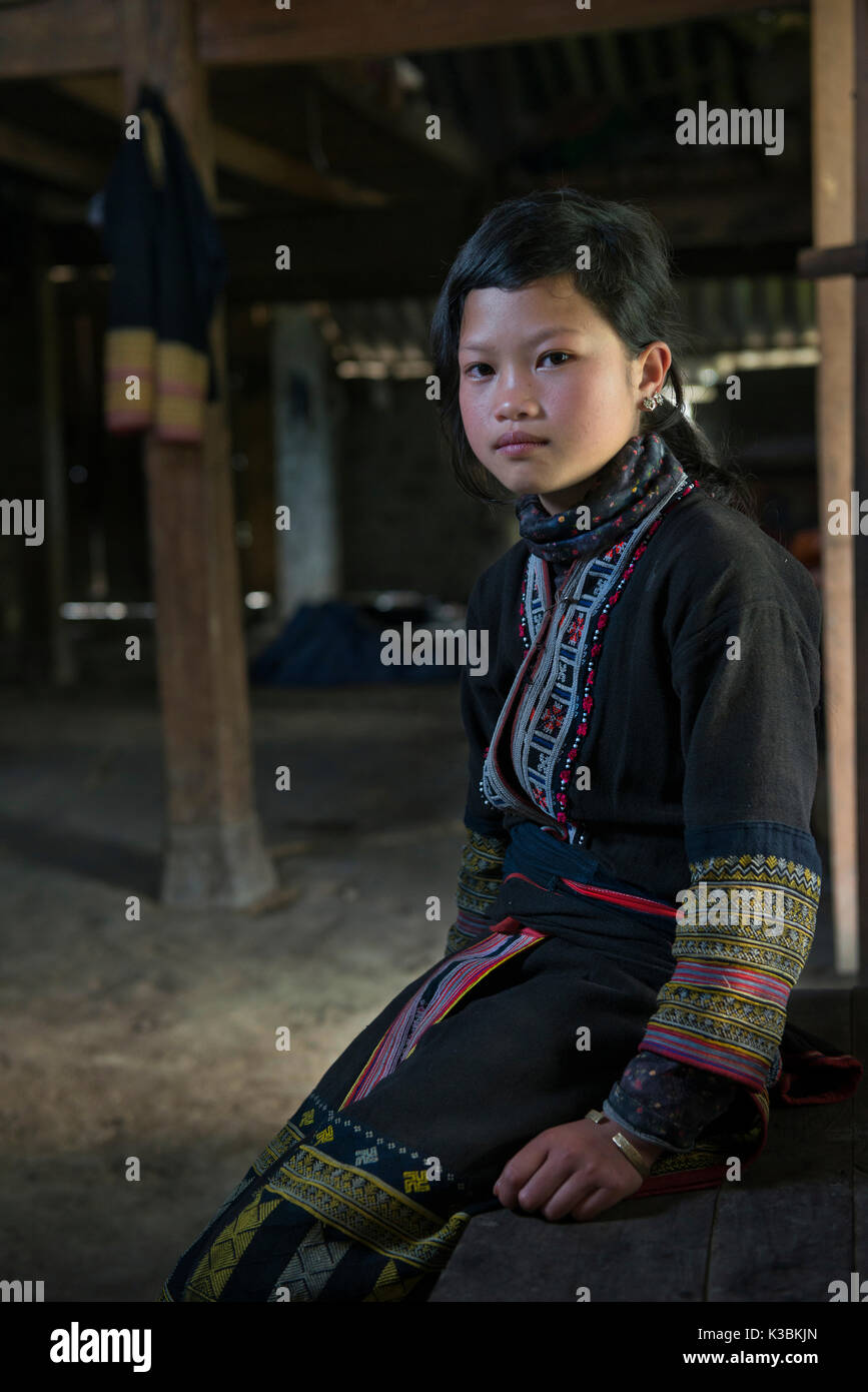 Vietnamese school girl hi-res stock photography and images - Alamy
