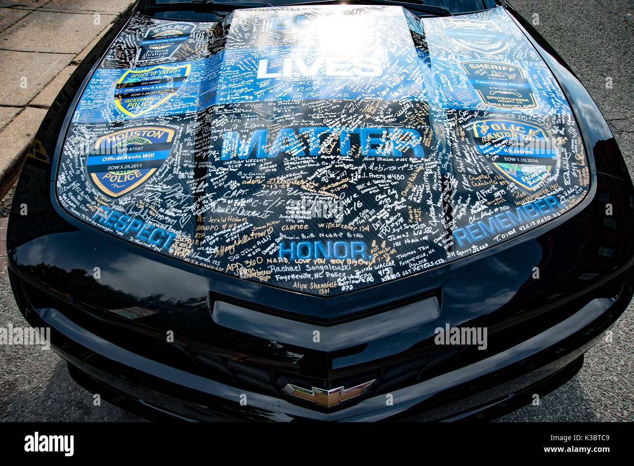 Texas ranger signing Blue Lives Matter custom car hood with signatures  honoring fallen on duty Police Officers. National Police week. Washington  DC Stock Photo - Alamy