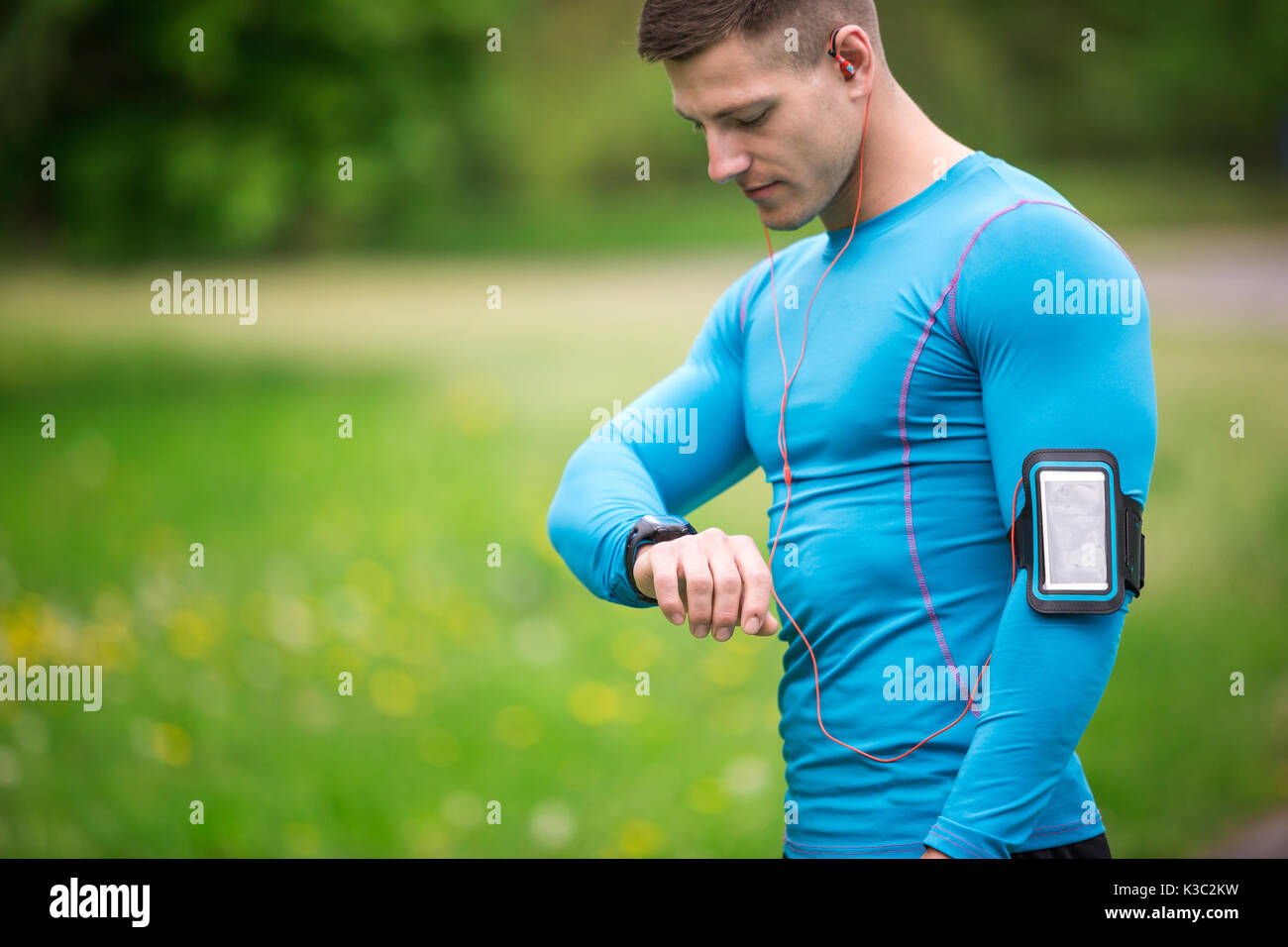 Sporty man hi-res stock photography and images - Alamy