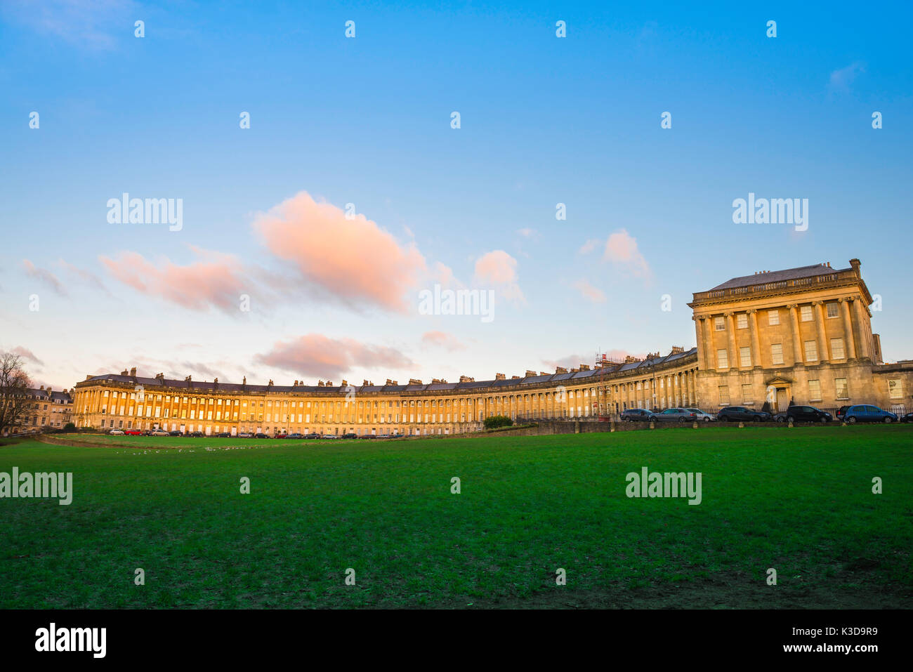 Bath Royal Crescent, wide view of the Royal Crescent - a row of 30 Georgian terraced houses laid out in a sweeping crescent in the centre of Bath, UK. Stock Photo