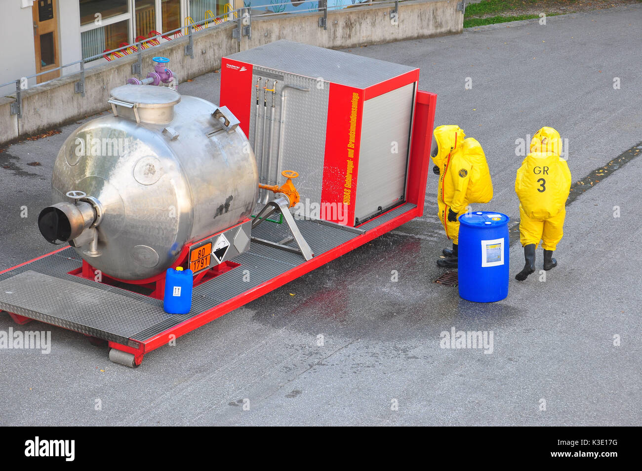 Deutschland, Bayern, Garmisch-Partenkirchen, Feuerwehr, Übung, Gefahrgut, Stock Photo