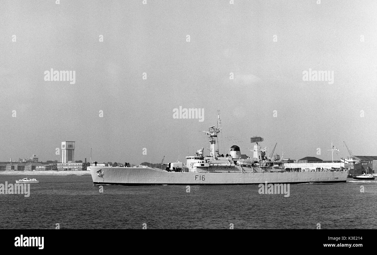 10x15 Photograph Royal Navy LeanderClass Frigate HMS LEANDER F1096X4