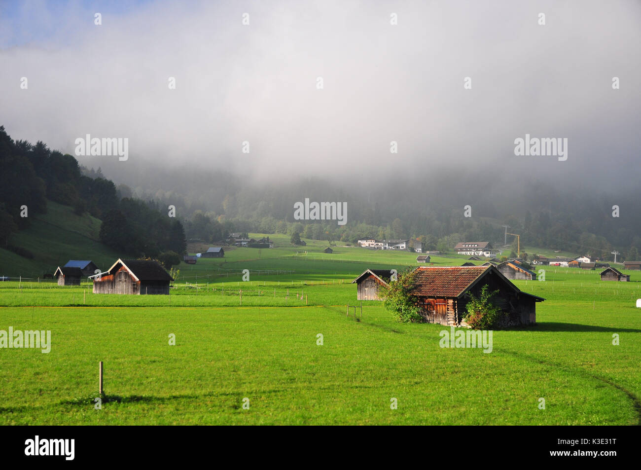 Deutschland, Bayern, Garmisch-Partenkirchen, Weide, Heustadel, Nebel, Stock Photo
